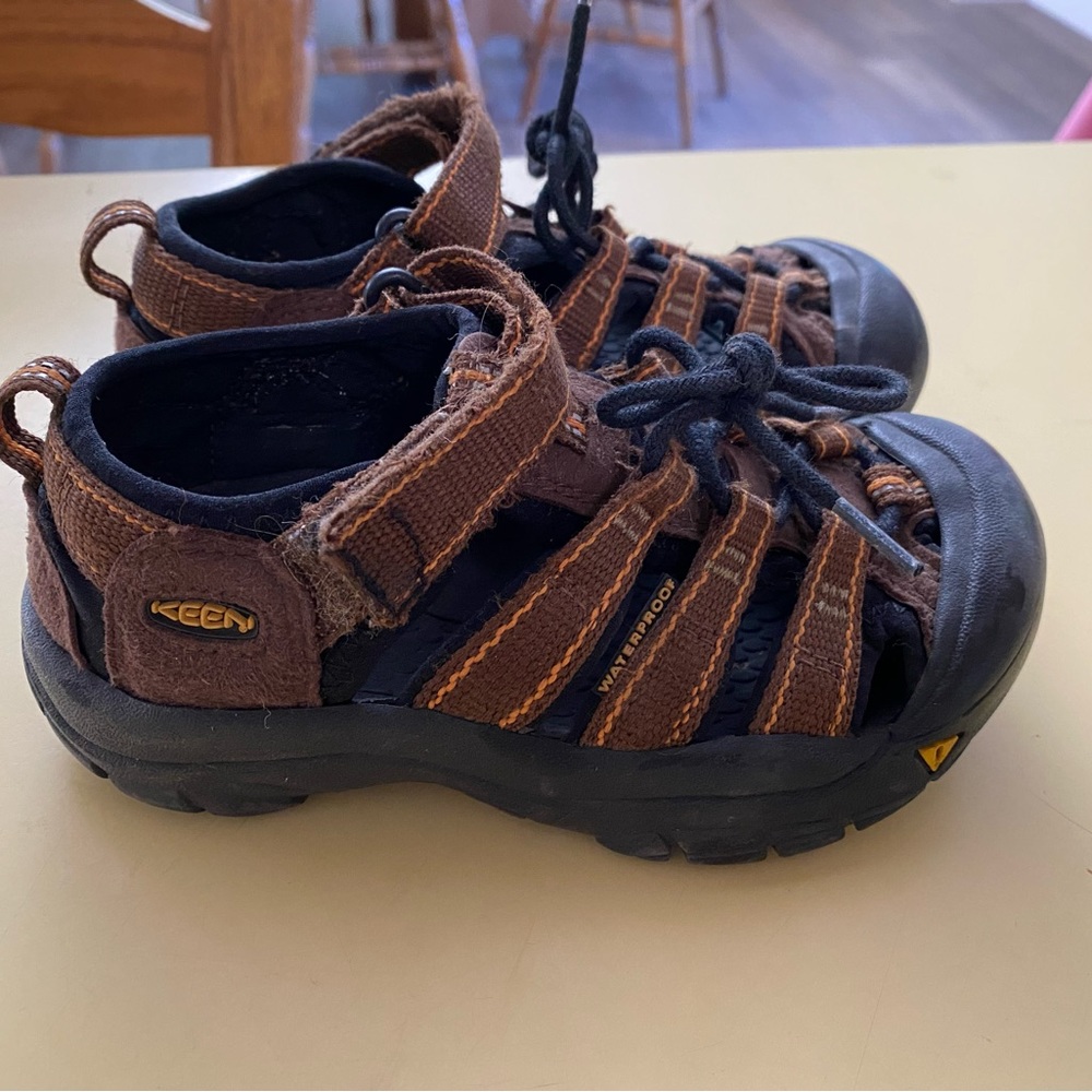 Brown Keen Sandals